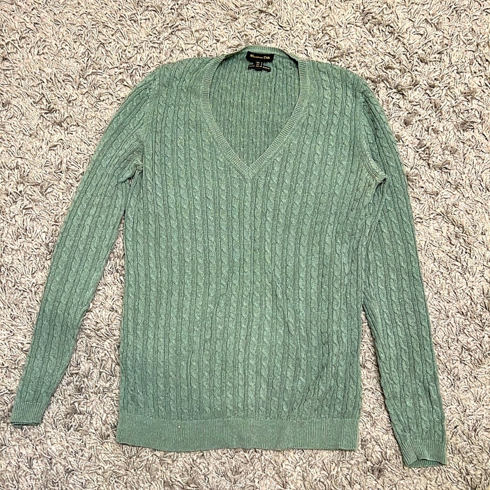 Item has been worn two times. item in excellent condition